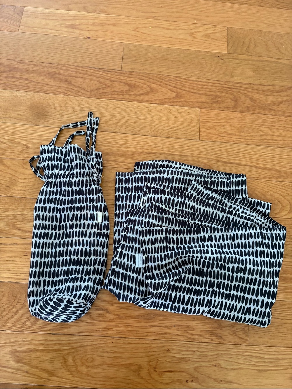 Black & White Dot-Pattern Scarf Wrap